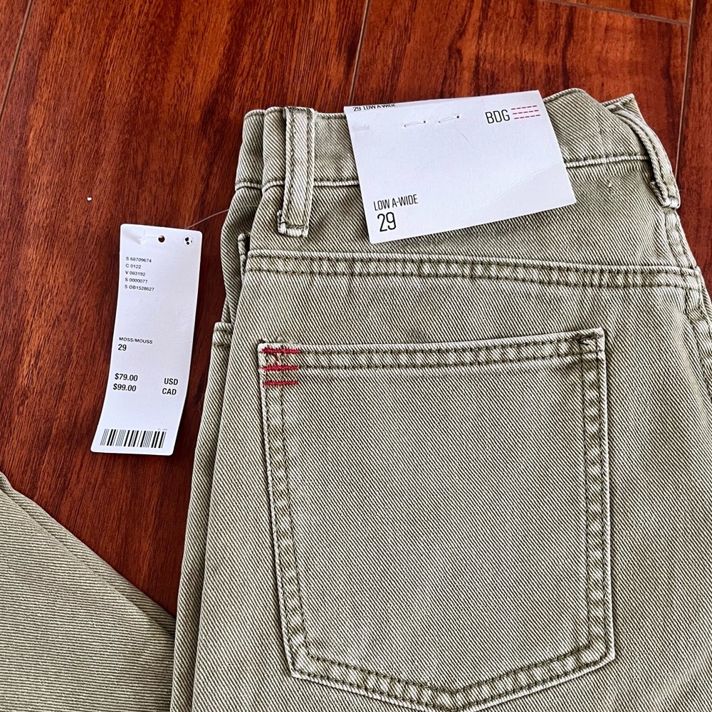 NWT OLIVE GREEN WIDE LEG BDG JEANS